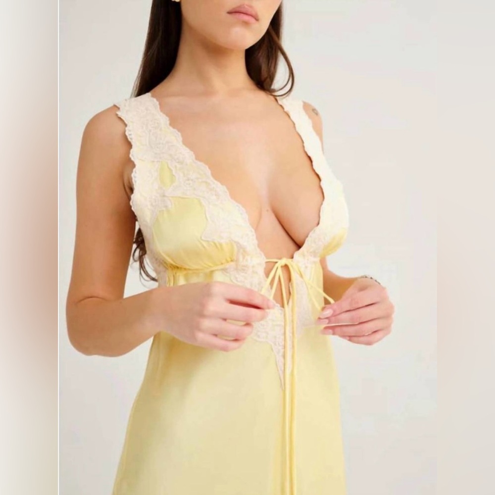 Rumored Yellow Maxi Dress with White Lace - Picture 8 of 10